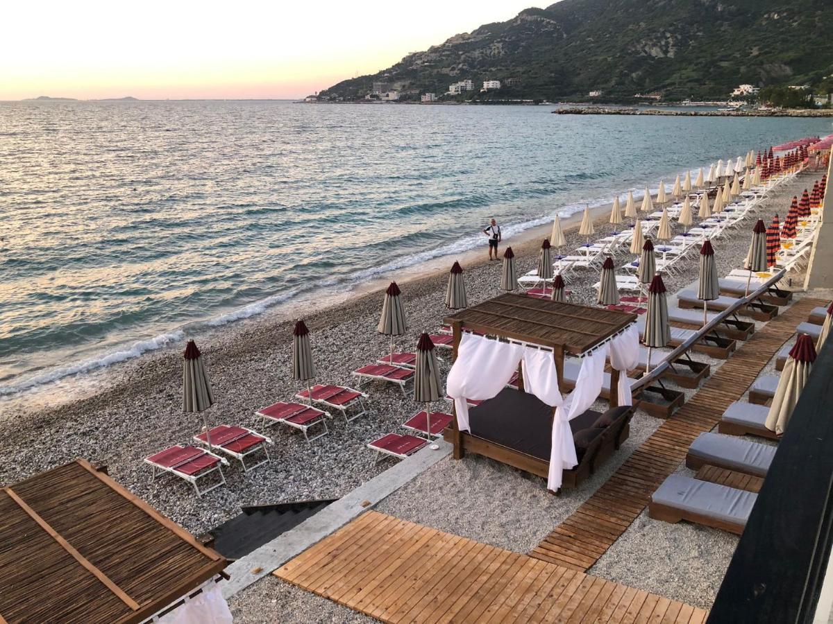 Dukes Albania Hotell Radhimë Exteriör bild