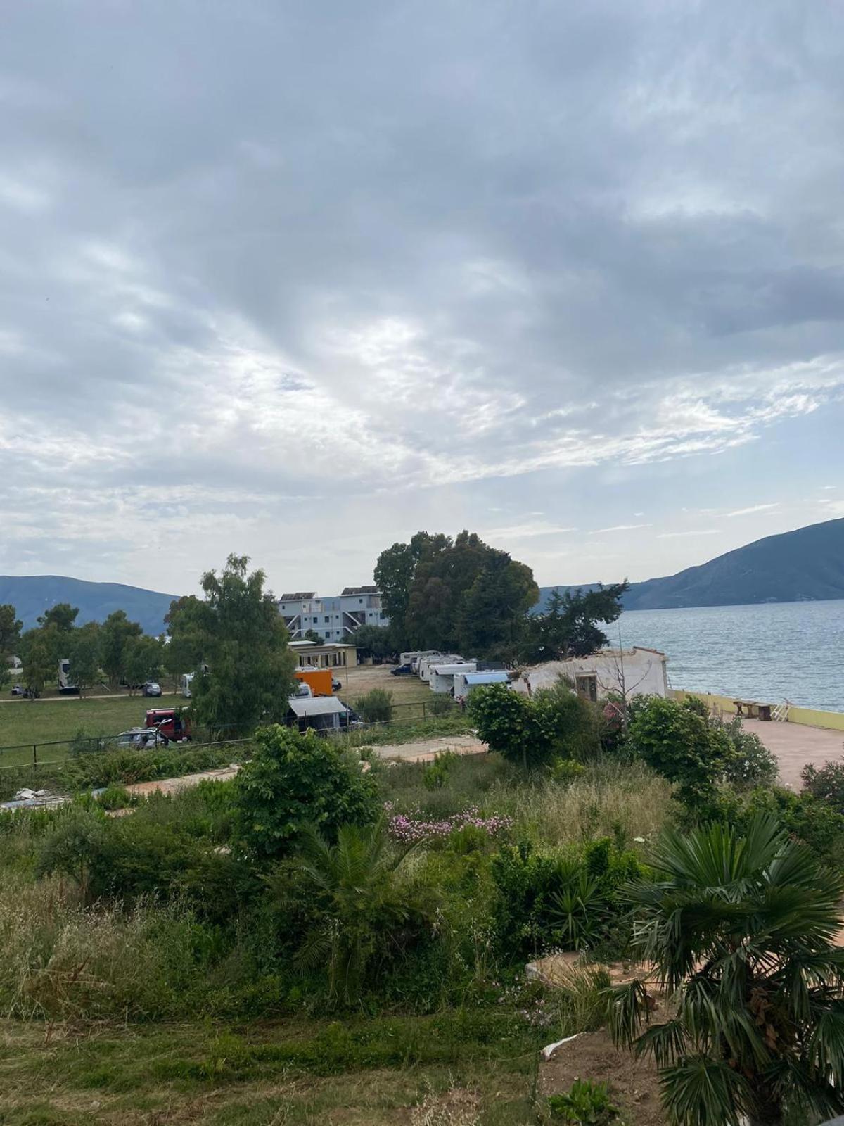 Dukes Albania Hotell Radhimë Exteriör bild
