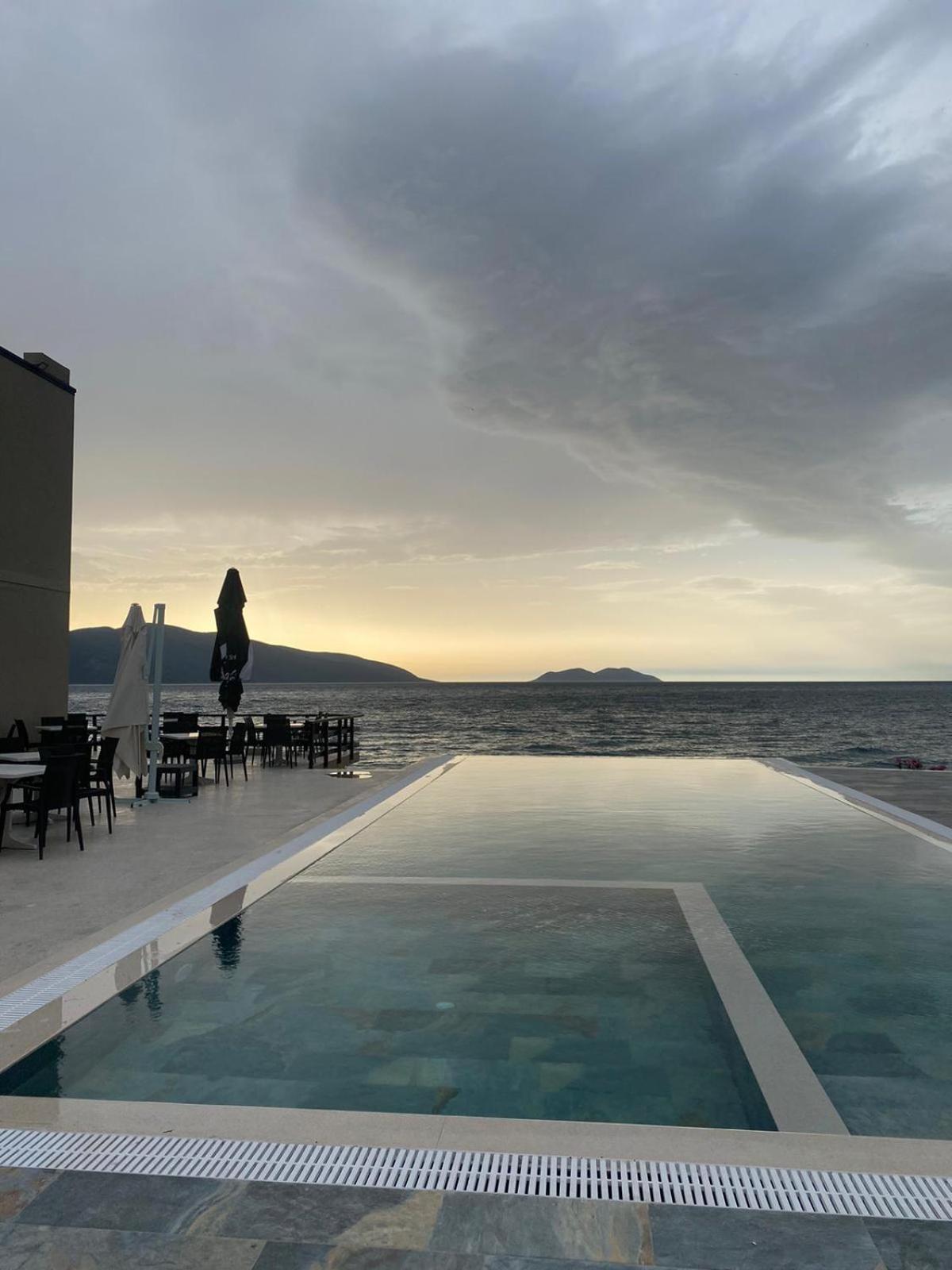 Dukes Albania Hotell Radhimë Exteriör bild