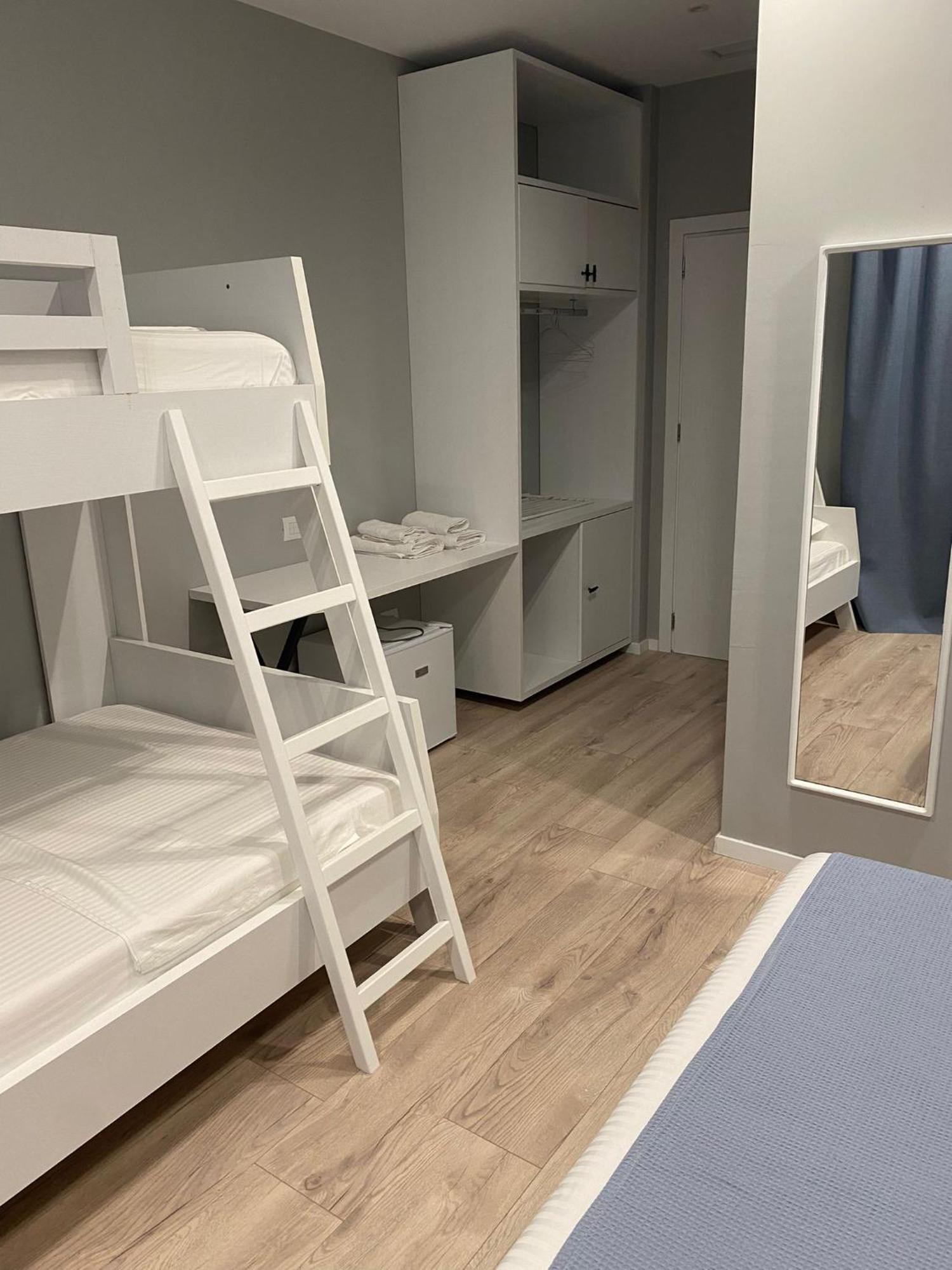 Dukes Albania Hotell Radhimë Exteriör bild