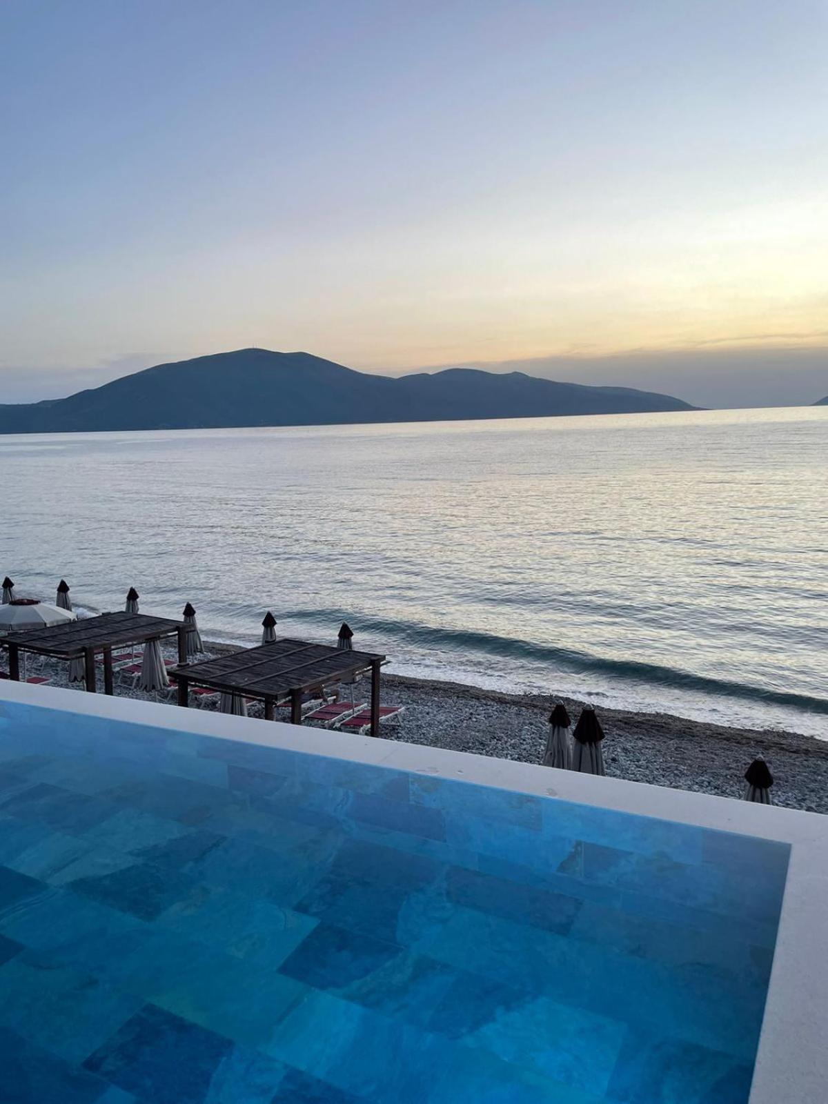 Dukes Albania Hotell Radhimë Exteriör bild
