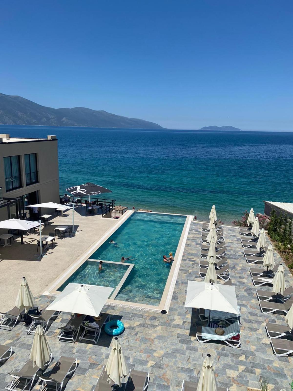 Dukes Albania Hotell Radhimë Exteriör bild