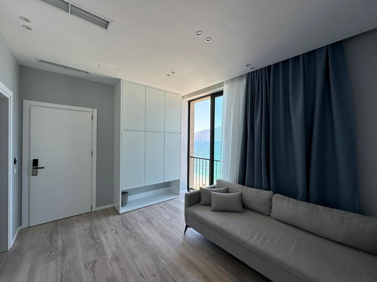 Dukes Albania Hotell Radhimë Exteriör bild