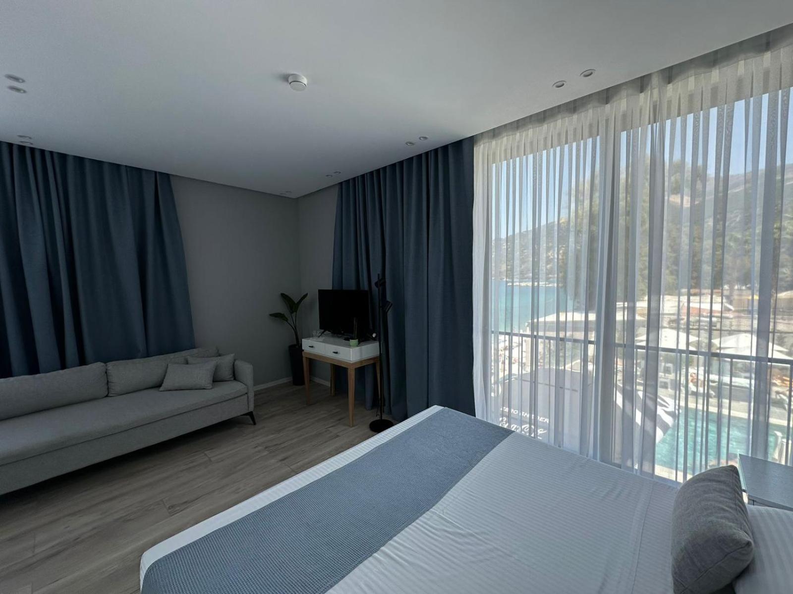 Dukes Albania Hotell Radhimë Exteriör bild