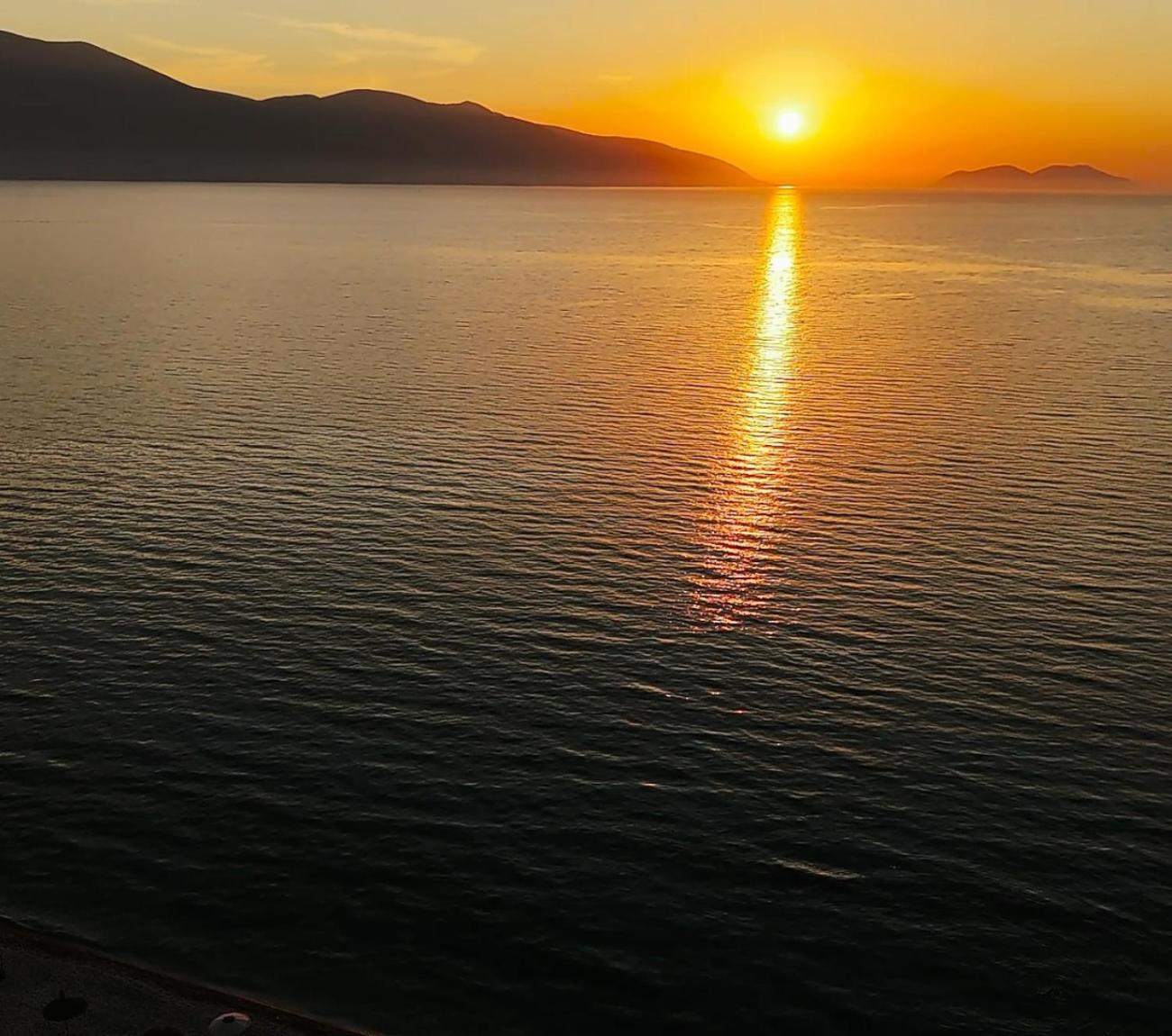 Dukes Albania Hotell Radhimë Exteriör bild