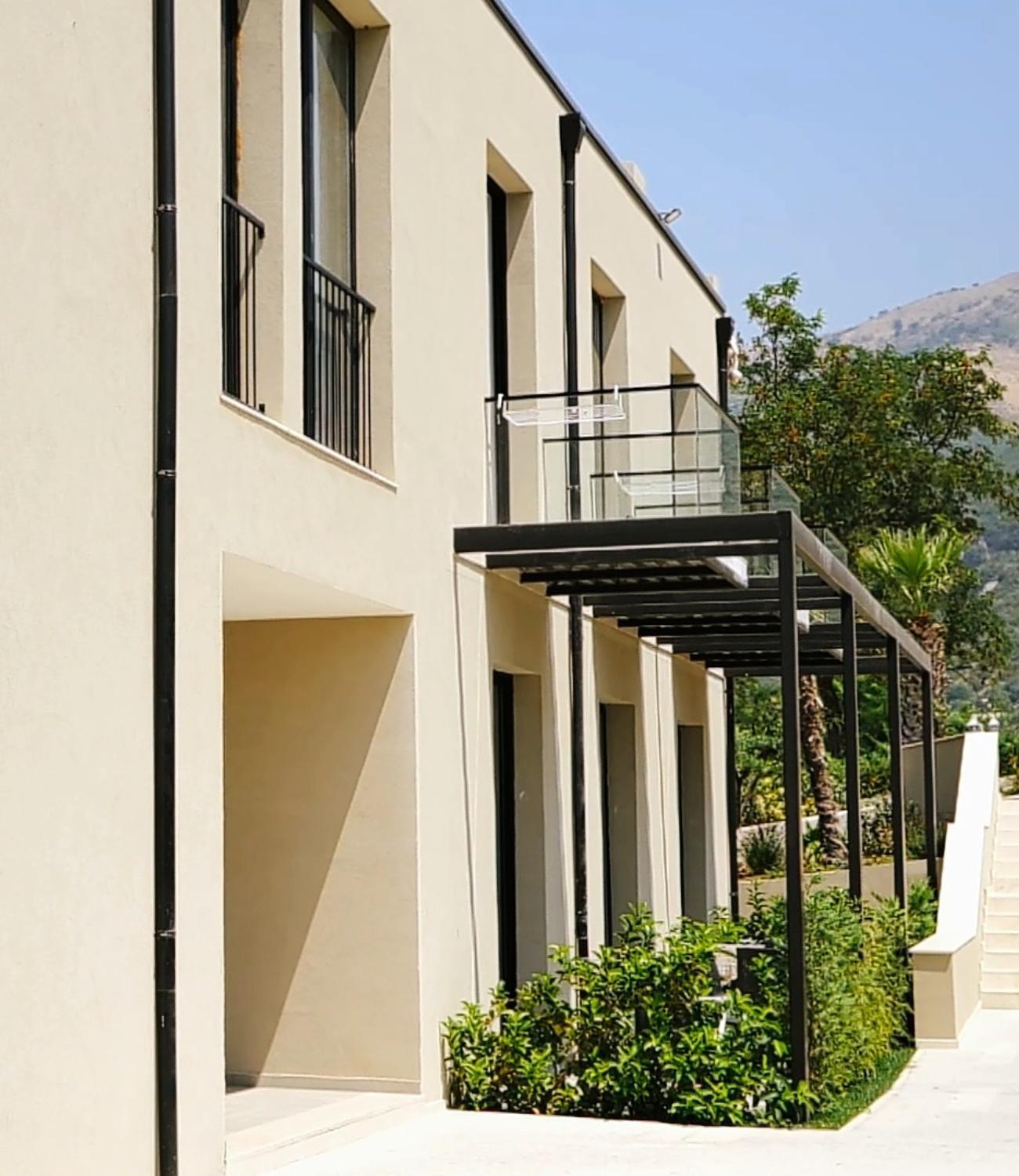 Dukes Albania Hotell Radhimë Exteriör bild