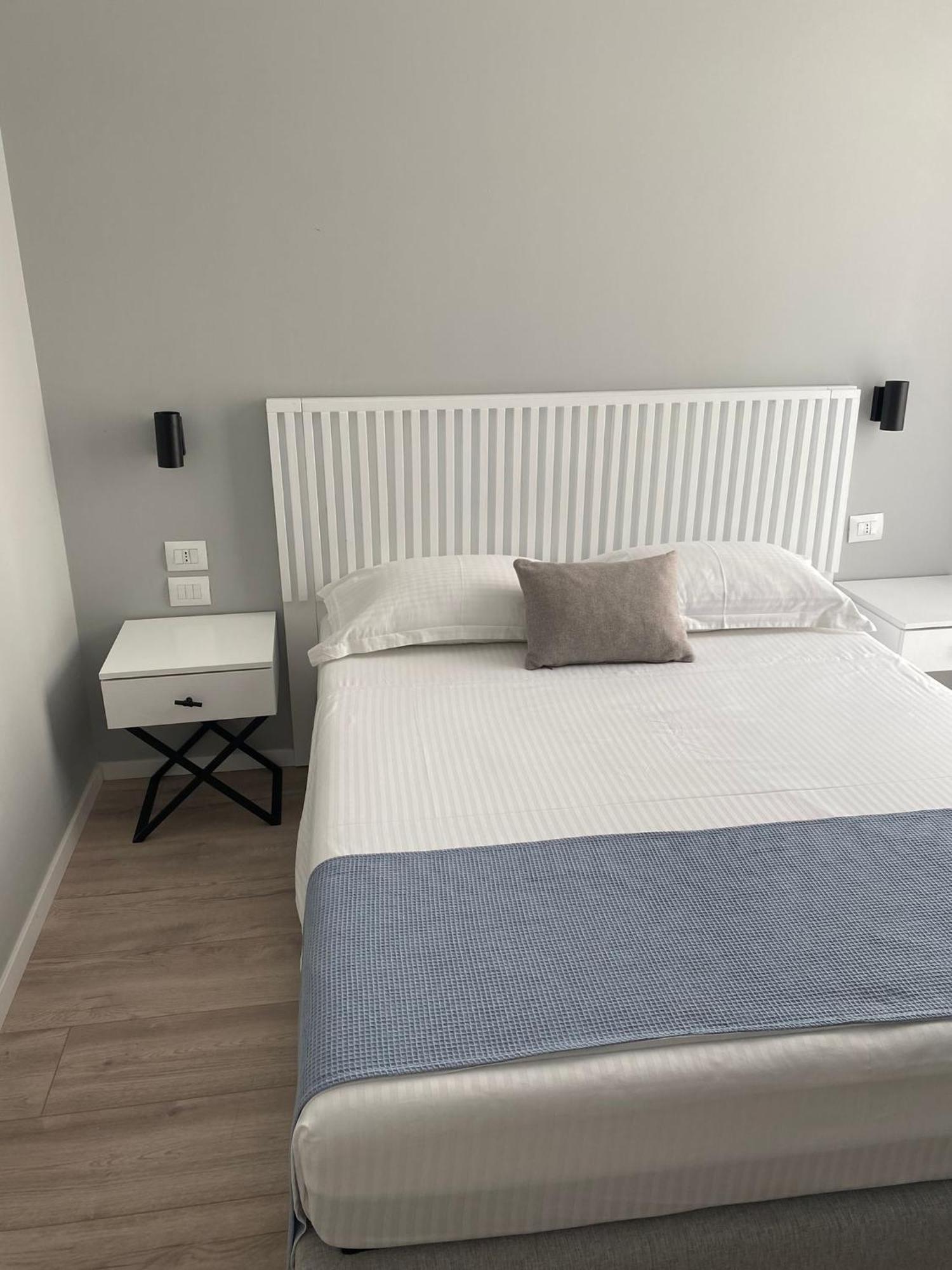 Dukes Albania Hotell Radhimë Rum bild