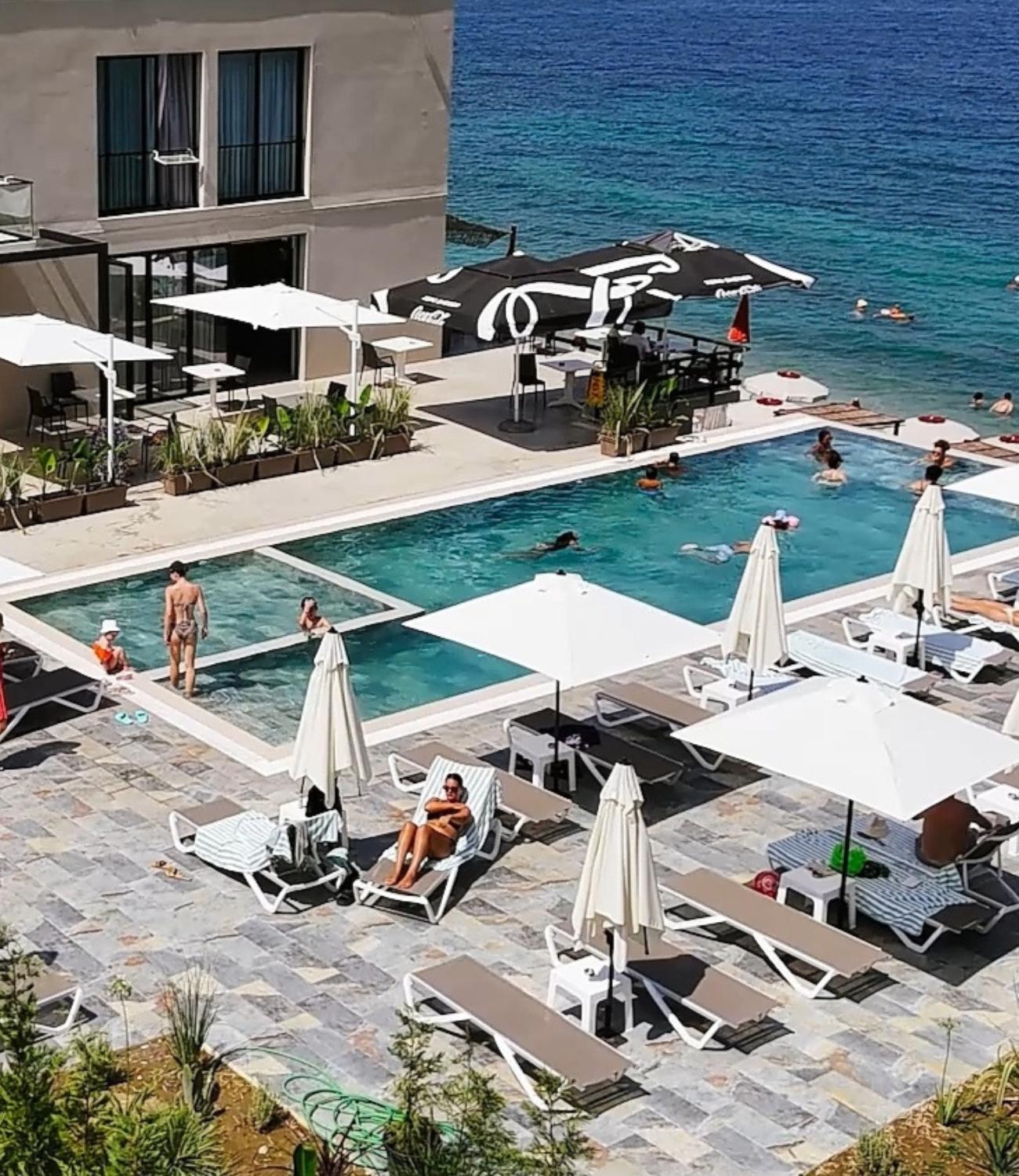 Dukes Albania Hotell Radhimë Exteriör bild